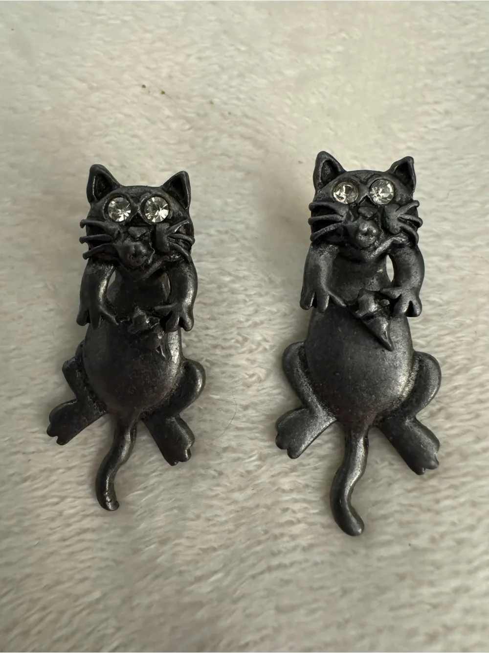 Rhinestone-Eye Silver Cat Charm for Cat Collars